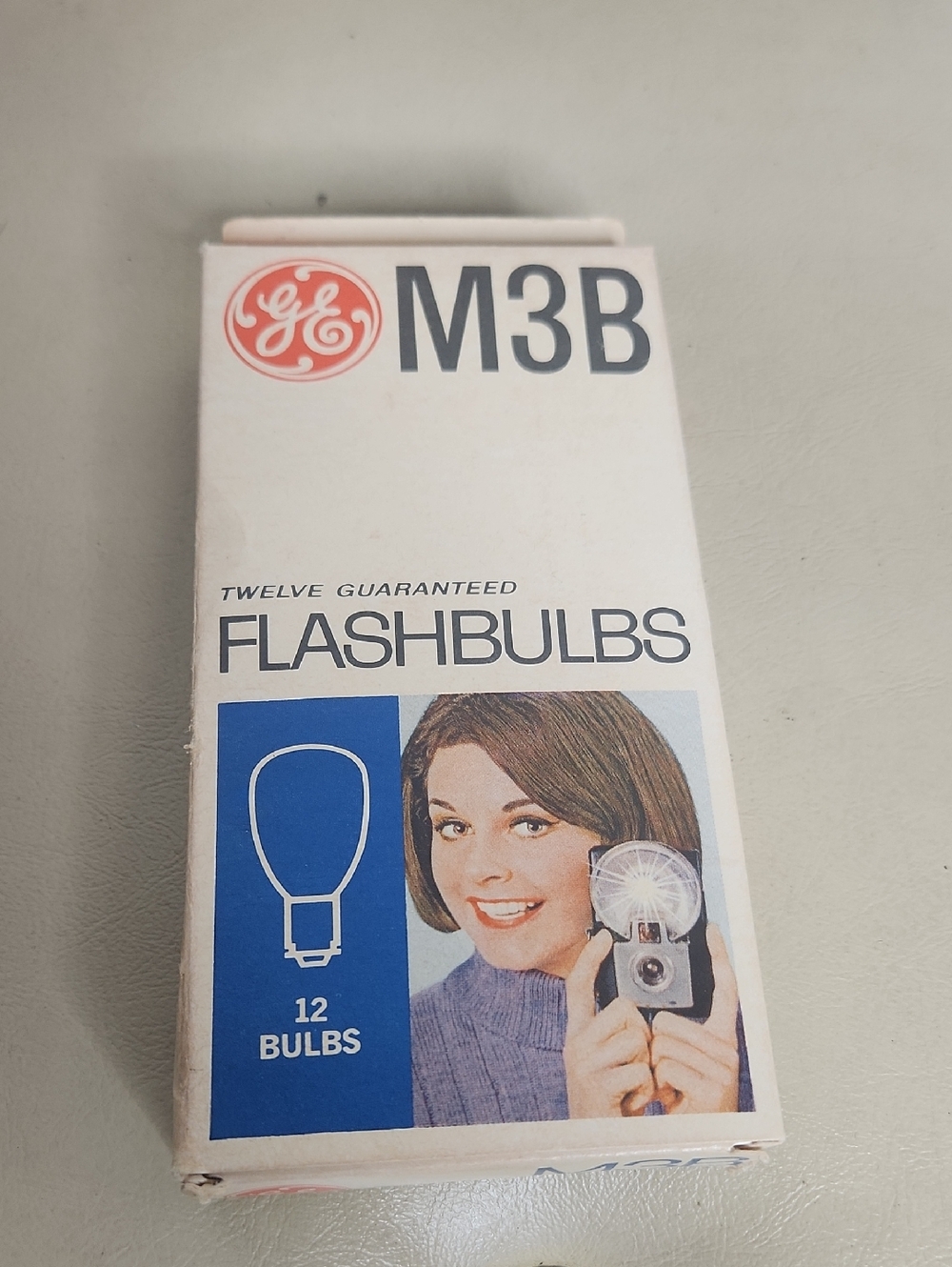 NOS vintage 60's General Electric (GE) M3B blue flashbulbs Set of 12